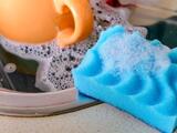 3 trucos para mantener tus esponjas y fibras para trastes limpias y libres de gérmenes