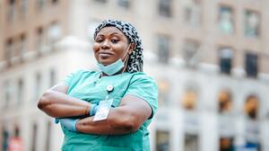 Una guía para comenzar tu carrera en el cuidado de la salud en Chicago