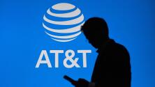 ¿Eres usuario de AT&T? Roban datos de 70 millones de clientes: la información está siendo vendida en línea