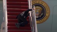 Biden tropieza varias veces al subir al  Air Force One