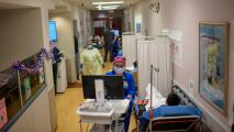 Los Ángeles ordena el retorno de mascarillas en instalaciones médicas ante aumento de contagios por coronavirus