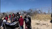 Disparan balas de goma a inmigrantes que intentaban impedir el reforzamiento de la frontera entre México y EEUU