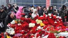  Rusia vive un día de duelo tras el mortal atentado en Moscú, pero muchas familias todavía no saben de sus seres queridos