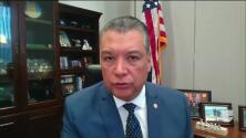 Senador Alex Padilla cree que la falta de acuerdo para resolver la crisis en la frontera es intencional