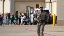 Al menos 8 muertos y varios heridos por un tiroteo en un mall de Dallas, Texas. El atacante también murió