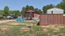 Polémica por un asentamiento migrante en Texas: indocumentados pagan $500 mensuales por su terreno