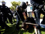 Proponen elevar requisitos de educación o edad de policías para evitar abusos en California 