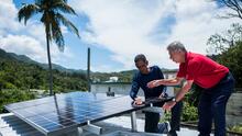 "Aquí nunca se ha ido la luz": la energía solar se ha convertido en un salvavidas para los habitantes de Puerto Rico