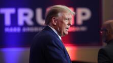 En un minuto: Acusan a Trump por intentar revertir derrota electoral; su campaña denuncia “persecución nazi”