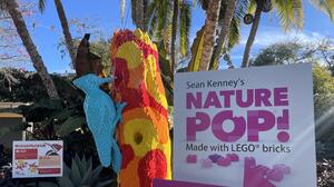 Llega a Los Ángeles una exhibición con 40 esculturas exóticas y coloridas de LEGO para las festividades