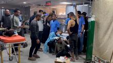 Sin luz y entre bombardeos: así trabajan médicos en Gaza durante los ataques israelíes