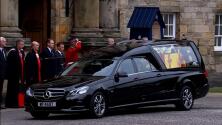 En un minuto: Despiden a la reina Isabel II en Edimburgo y Carlos III participa de la ceremonia