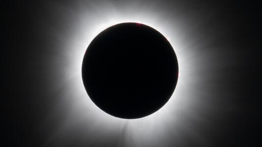 Las mejores imágenes del eclipse solar total 2024 desde diversos ángulos