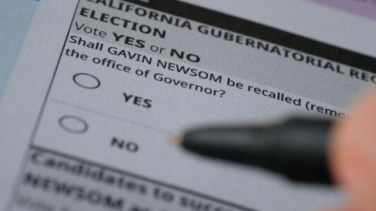 Envían boletas de la elección revocatoria a votantes de California