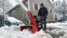 Las fuertes nevadas del 'nor'easter' dejan al menos dos muertos y cientos de miles sin electricidad