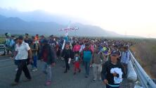 Caravana de migrantes rompe cerco de la Guardia Nacional de México en Oaxaca
