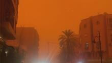 Así se ve la tormenta de arena que pinta de anaranjado la ciudad de Marrakech