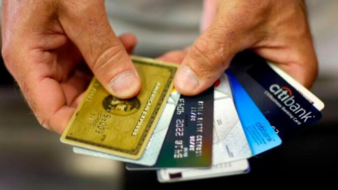 Reto Economía: aprende a manejar tus tarjetas de crédito para controlar tu deuda