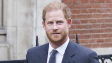 Príncipe Harry acusa de "delincuentes con poderes" a los periodistas tras presentarse en Corte en Reino Unido