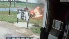 El impactante choque de varios autos en Texas: un vehículo terminó prendido en llamas