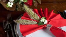 3 ideas sencillas para doblar tus servilletas para Navidad y que tu mesa luzca espectacular