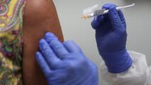 Autoridades de California unen esfuerzos para que los campesinos reciban la dosis de refuerzo contra el coronavirus
